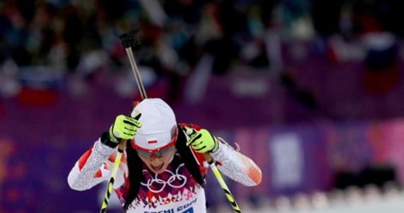 Weronika Nowakowska-Ziemniak zajęła siódme miejsce w biathlonowym sprincie na 7,5 km na igrzyskach w Soczi. Pozostałe Polki zajęły dalsze pozycje. Mistrzostwo olimpijskie wywalczyła - po raz drugi z rzędu - reprezentantka Słowacji Anastasiya Kuzmina.
