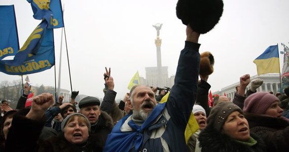 W związku z telefonicznymi pogróżkami o atakach na elektrownie atomowe, lotniska, dworce i ministerstwa Służba Bezpieczeństwa Ukrainy (SBU) podwyższyła gotowość antyterrorystyczną w kraju - podało w niedzielę centrum prasowe tych służb.