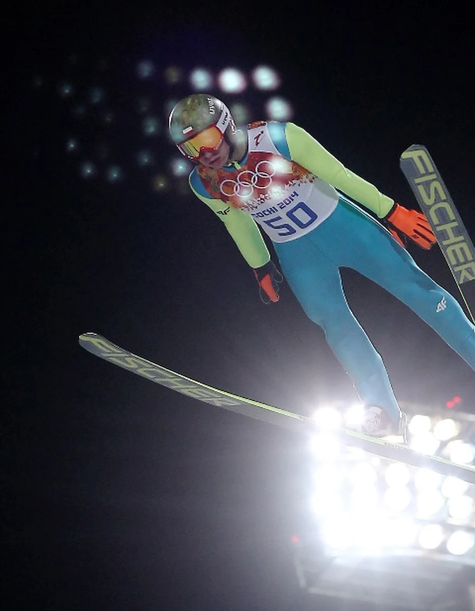Jan Ziobro uzyskał 99,5 m i był czwarty w serii próbnej przed niedzielnym konkursem olimpijskim na normalnej skoczni w Soczi. Pierwsze miejsce zajął Austriak Michael Hayboeck lądując na 100,5 m. Jeden z faworytów Kamil Stoch był 12. - 96,5 m.