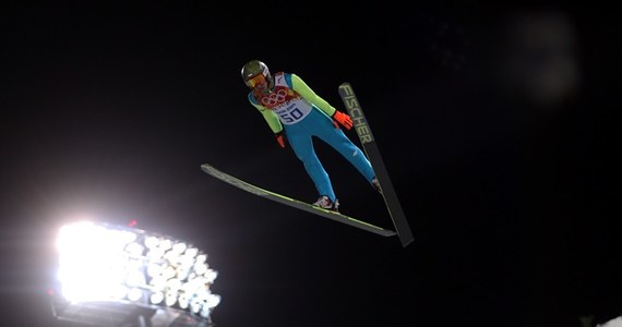 Kamil Stoch uzyskał 105,5 m i jest liderem po pierwszej serii konkursu olimpijskiego na normalnej skoczni igrzysk w Soczi. W finale wystąpią także Maciej Kot i Jan Ziobro.