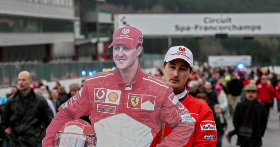 Dwa tygodnie trwa wybudzanie byłego kierowcy Formuły 1 Michaela Schumachera ze śpiączki farmakologicznej. Na razie siedmiokrotny mistrz świata nie reaguje na żadne bodźce. Takie informacje podał niemiecki "Bild".