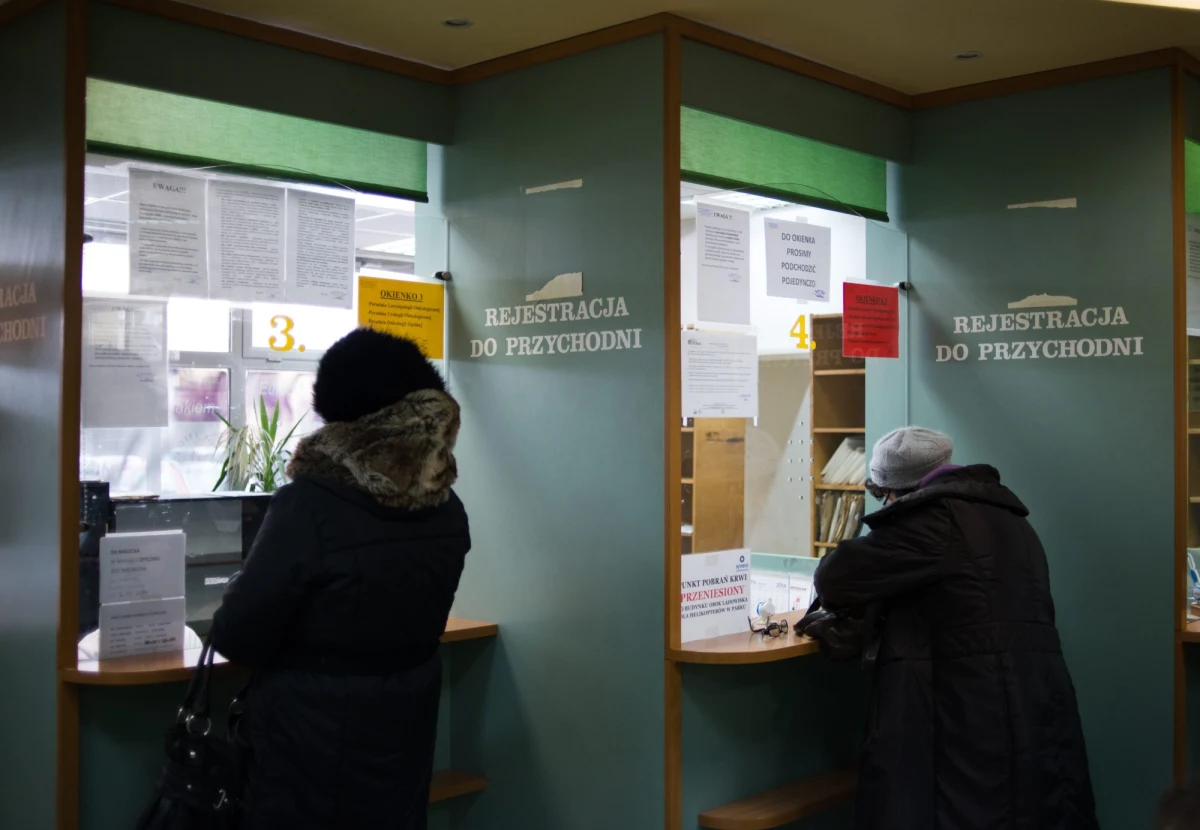 Od 1 marca lekarze rodzinni mogą przestać wypisywać zwolnienia lekarskie. Jak twierdzą, już mają problemy, bo ZUS reglamentuje im druki ZLA, konieczne do wypisywania zwolnień. Dostają po kilka bloczków na całą przychodnię. 