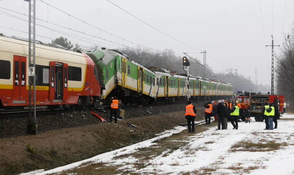 Ok. godz. 16 przywrócono normalny ruch pociągów na linii kolejowej Warszawa-Siedlce - poinformowała rzeczniczka Kolei Mazowieckich Donata Nowakowska. Utrudnienia spowodowane były zderzeniem się dwóch pociągów w okolicy stacji Warszawa Wesoła. 