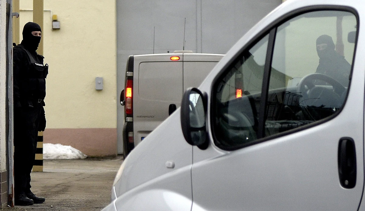 Sąd Apelacyjny w Rzeszowie nie zajmie się na razie sprawą tymczasowej izolacji Mariusza T. Nie dotarły tam bowiem akta sprawy z sądu okręgowego. Ten w ubiegłym tygodniu stwierdził, że izolacja pedofila mordercy po odbyciu kary nie jest konieczna. Od tej decyzji odwołał się szef rzeszowskiego więzienia.