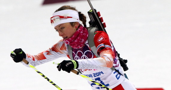 Białorusinka Daria Domraczewa zdobyła złoty medal igrzysk w Soczi w biathlonowym biegu na dochodzenie na 10 km. Kolejne miejsca na podium zajęły Norweżka Tora Berger oraz Słowenka Teja Gregorin. Najlepsza z Polek Monika Hojnisz była 19. 