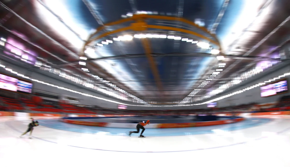 Występ na 1000 m panczenistów Zbigniewa Bródki i Konrada Niedźwiedzkiego zapowiada się na najciekawsze dla polskich kibiców wydarzenie w Soczi. Na uwagę zasługuje m.in. kontynuacja łyżwiarskiej rywalizacji par sportowych i początek zmagań hokeistów. 