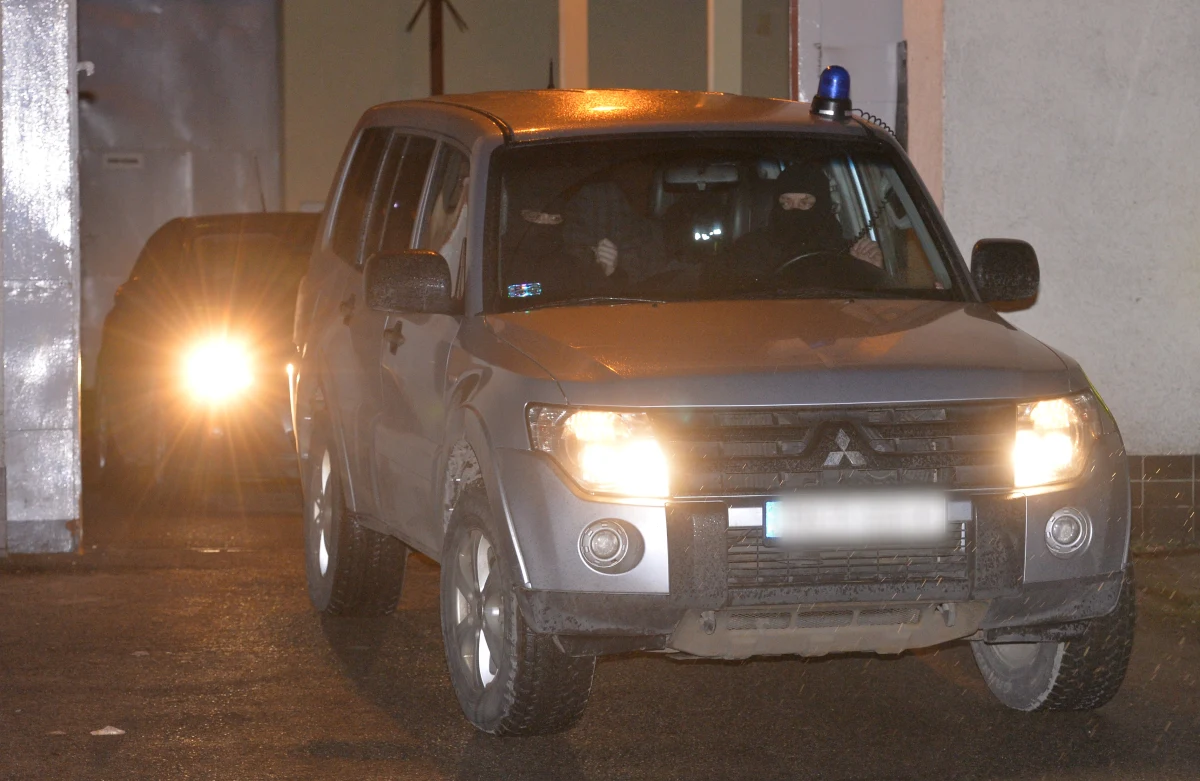 Zmieniona tożsamość i wygląd Mariusza T.? Niewykluczone. Pedofil-morderca po odsiedzeniu wyroku 25 lat więzienia jest już wolnym człowiekiem. Zakład karny w Rzeszowie opuścił w eskorcie policji i został zabrany do nieznanego miejsca w Polsce. Wcześniej poprosił o policyjną ochronę i taka została mu przyznana.