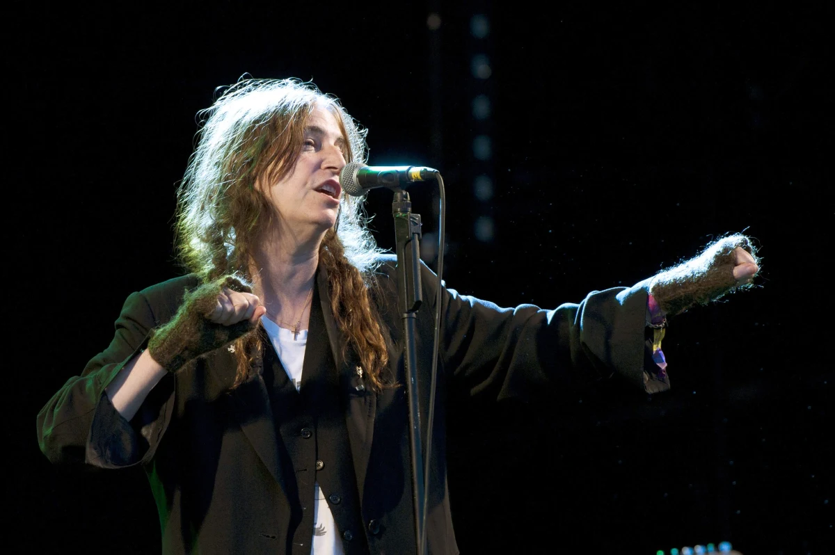 O swoim dzieciństwie i kształtowaniu się osobowości artystycznej w poetycko-prozatorskiej formie opowiada Patti Smith w swojej książce "Obłokobujanie". To kolejna książka amerykańskiej piosenkarki, poetki i malarki, uważanej za "babcię punk-rocka".  
