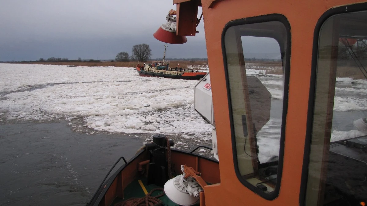 Po skruszeniu przez lodołamacze pokrywy lodowej w dolnym odcinku Warty poziom wody zaczął się obniżać. W Gorzowie Wielkopolskim rzeka była w strefie stanów średnich. "Oznacza to, że zagrożenie powodziowe w rejonie Gorzowa Wielkopolskiego minęło" - poinformował dyrektor Wydziału Bezpieczeństwa i Zarządzania Kryzysowego Lubuskiego Urzędu Wojewódzkiego Jarosław Śliwiński.