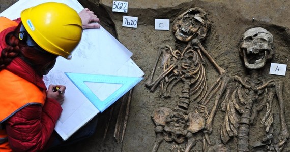 Cmentarz ofiar zarazy sprzed około półtora tysiąca lat znaleziono podczas prac budowlanych we Florencji pod słynną Galerią Uffizi. Zdaniem archeologów odkrycie to pozwoli poznać mało znany rozdział dziejów miasta z V-VI wieku.