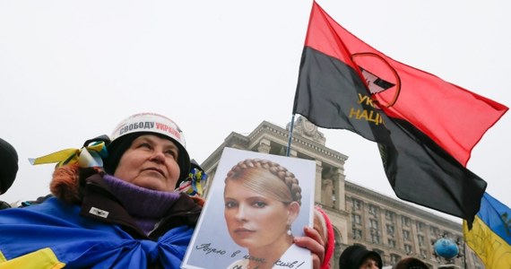 Była premier Ukrainy Julia Tymoszenko wezwała prezydenta Wiktora Janukowycza do debaty nad rozwiązaniem kryzysu w kraju. "Mogłaby to być wideokonferencja; sprzęt do niej mam zamontowany w mojej celi w szpitalu w Charkowie" - stwierdziła. 