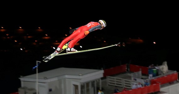 Kamil Stoch uzyskał 127,5 m i był czwarty na pierwszym treningu na olimpijskiej dużej skoczni w Soczi. Pierwsze miejsce zajął Niemiec Severin Freund - 132,5 m.