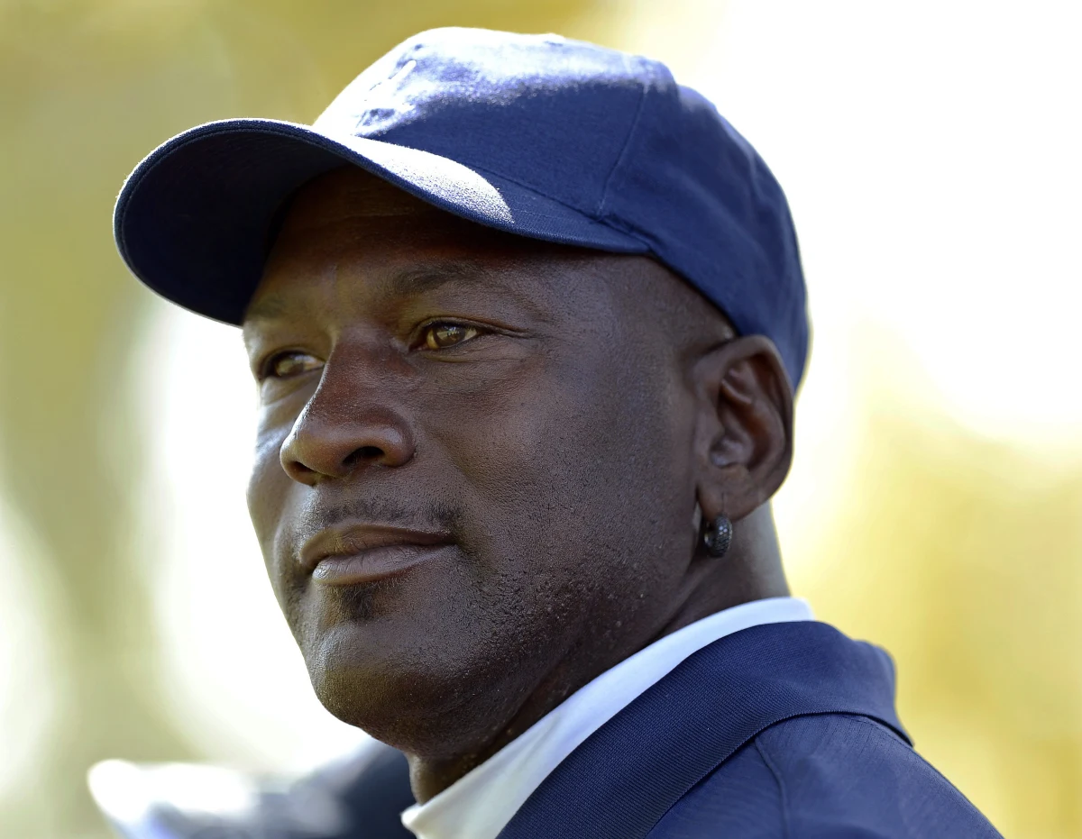 Legendarny amerykański koszykarz Michael Jordan, który 17 lutego będzie obchodzić 51. urodziny, został po raz czwarty ojcem, tym razem bliźniaczek Victorii i Isabel. Matką jest druga żona gwiazdora NBA, o 15 lat młodsza, była modelka Yvette Prieto.  