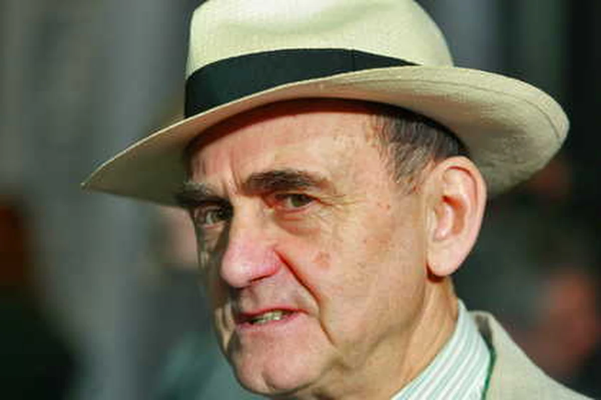 "Artysta wyprzedzający czas"; artysta, który "scala wirtuozerski warsztat, dyscyplinę formy z emocjonalnym wyzwaniem, mistyczne uniesienie ze świadomością teatralnej iluzji"  - tak napisano o Janie Peszku na stronie internetowej Starego Teatru w Krakowie, w którym pracuje. Znany aktor teatralny, filmowy i telewizyjny, reżyser i pedagog - kończy 70 lat!