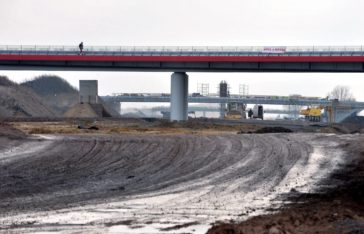 Premier Donald Tusk podpisał dymisję pełniącego obowiązki szefa Generalnej Generalnej Dyrekcji Dróg Krajowych i Autostrad, Lecha Witeckiego. Nie wiadomo, kto będzie jego następcą.