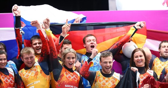 Polska sztafeta mieszana zajęła ósme miejsce w rywalizacji saneczkarzy na igrzyskach olimpijskich w Soczi. Wygrała reprezentacja Niemiec, która zgarnęła wszystkie cztery złote medale w tej dyscyplinie. Srebro wywalczyli Rosjanie, a brąz przypadł Łotyszom.