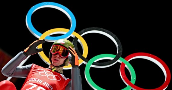 Kamil Stoch uzyskał 136 metrów na olimpijskiej dużej skoczni w Soczi. Był to najdłuższy skok na pierwszym czwartkowym treningu przed piątkowymi kwalifikacjami. W środę mistrz olimpijski ze skoczni normalnej upadł po lądowaniu. Jego udział w kolejnych treningach stał pod znakiem zapytania. Badania wykazały jednak, że nie odniósł poważnych obrażeń.