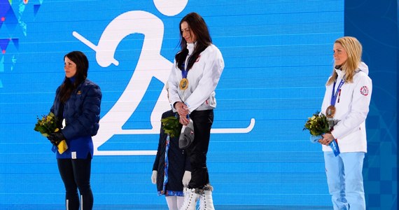 Justyna Kowalczyk po odebraniu złotego medalu zdobytego na 10 km techniką klasyczną podkreśliła, że czuje się "rozliczona" z igrzyskami. "Cieszę się z tego krążka jak nigdy wcześniej" - podkreśliła. Zapowiedziała jednocześnie, że wystąpi w Soczi jeszcze trzy razy.