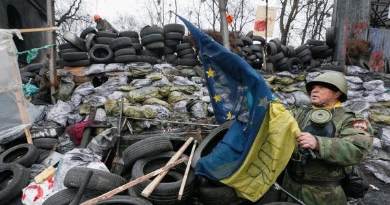 "Zwracam się publicznie do Wiktora Janukowycza, aby odpowiedział, czy jest gotów przywrócić równowagę władz w kraju, czy jest gotowy na powołanie opozycyjnego rządu Majdanu, rządu narodowego zaufania, a także na to, że opozycja i nowy rząd przedstawią szczegółowy program działań, a program ten zostanie poparty przez cały skład parlamentu" - oświadczył Arsenij Jaceniuk, lider partii Batkiwszczyna. "Rząd Majdanu to władza specjalistów, profesjonalistów, która może wydobyć kraj z kryzysu" – dodał inny deputowany tej partii Ołeksandr Turczynow.