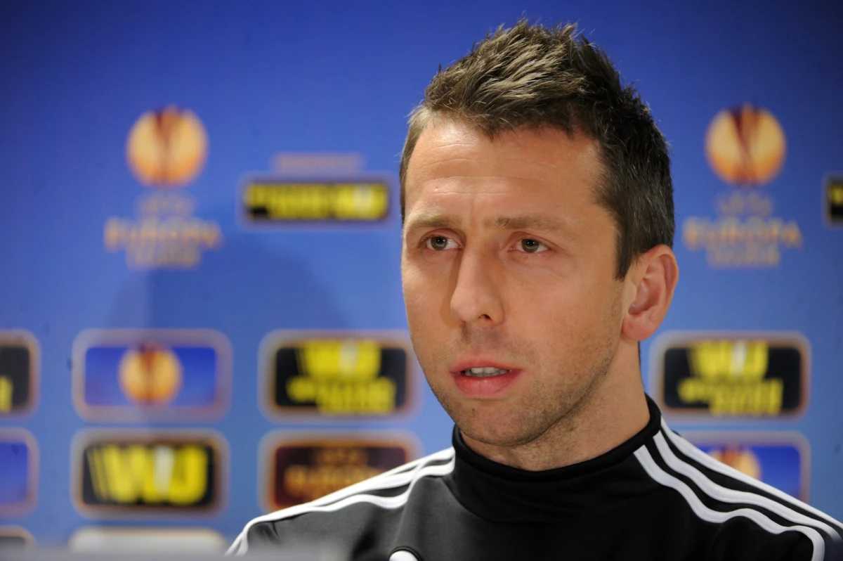 "Chcemy powiększać przewagę, ale najważniejsze, to być na czele po ostatniej kolejce" - mówi tuż przed pierwszym meczem rundy wiosennej piłkarskiej Ekstraklasy Jakub Wawrzyniak. Broniąca tytułu mistrza Polski Legia Warszawa przystępuje do niej z 5-punktową przewagą nad Lechem Poznań, a jej obrońca - w rozmowie z Kacprem Merkiem - ocenia stan przygotowań. Ewentualny brak drugiego z rzędu tytułu mistrza kraju nazywa katastrofą.