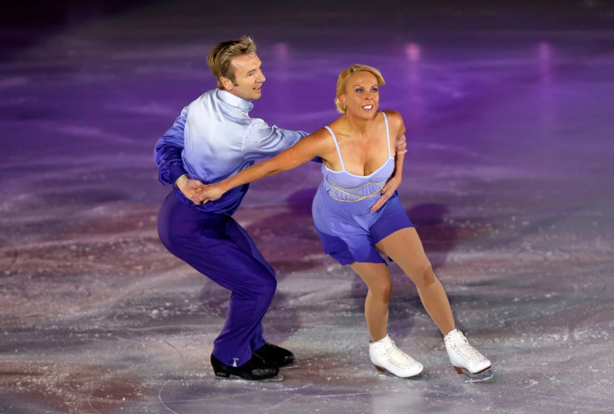 Łyżwiarska para taneczna Jayne Torvill i Christopher Dean, która 30 lat temu, 14 lutego 1984 r., zdobyła złoty medal igrzysk w Sarajewie, powróciła do odbudowanej po wojnie hali Zetra. W stolicy Bośni i Hercegowiny odtańczyli oni ponownie słynne Bolero Ravela.