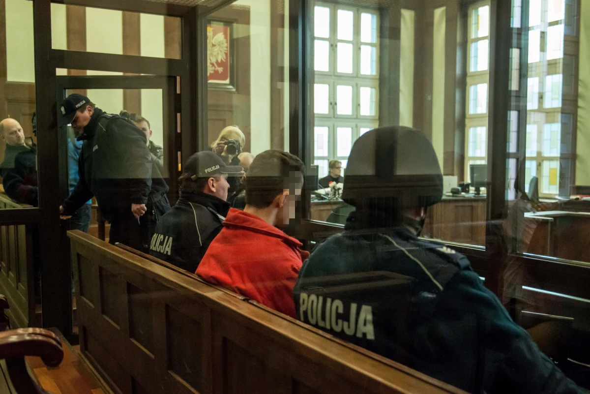 Sąd Okręgowy w Jeleniej Górze zdecydował o wyłączeniu jawności procesu Michała M. oskarżonego o zabójstwo harfistki i portiera. Do zbrodni doszło w marcu 2013 roku w budynku Filharmonii Dolnośląskiej w Jeleniej Górze.