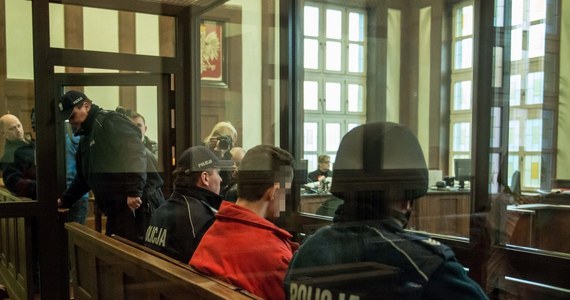 Sąd Okręgowy w Jeleniej Górze zdecydował o wyłączeniu jawności procesu Michała M. oskarżonego o zabójstwo harfistki i portiera. Do zbrodni doszło w marcu 2013 roku w budynku Filharmonii Dolnośląskiej w Jeleniej Górze.