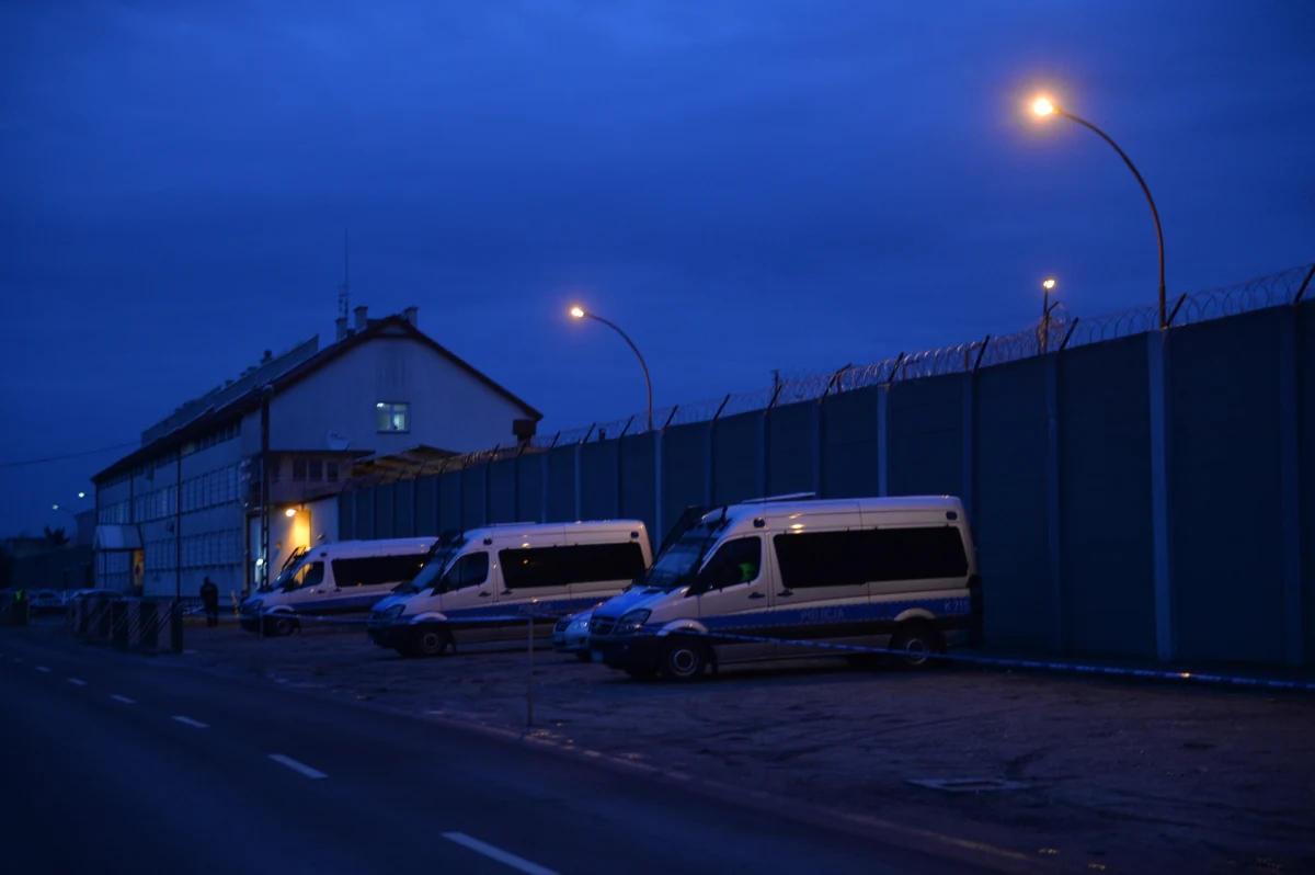 Nie będzie śledztwa przeciw Mariuszowi T. po znalezieniu w jego celi rzekomych materiałów pornograficznych. Zbadany zostanie natomiast wątek dotyczący podejrzenia przekroczenia uprawnień lub niedopełnienia obowiązków przez funkcjonariuszy Służby Więziennej - poinformowała prokuratura.