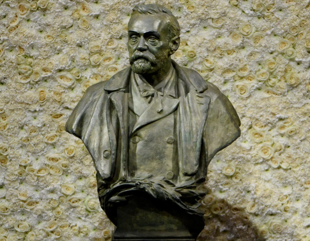 Do literackiej Nagrody Nobla nominowano w tym roku 210 osób - poinformował sekretarz Akademii Szwedzkiej Peter Englund. "To najzupełniej normalny rezultat" - zapewnił. 