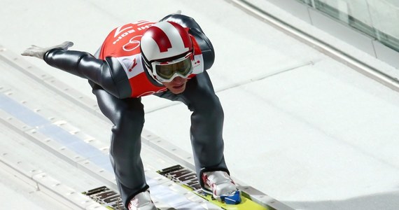 Austriaccy skoczkowie liczą na medal w kolejnym konkursie zimowych igrzysk olimpijskich w Soczi. Na normalnym obiekcie wypadli słabo. Triumfował lider Pucharu Świata Kamil Stoch, który wyprzedził Słoweńca Petera Prevca i Norwega Andersa Bardala. "Bardzo dobrze czuję się na dużych skoczniach i to może być klucz mojego sukcesu" - powiedział zawiedziony po pierwszym konkursie Gregor Schlierenzauer.