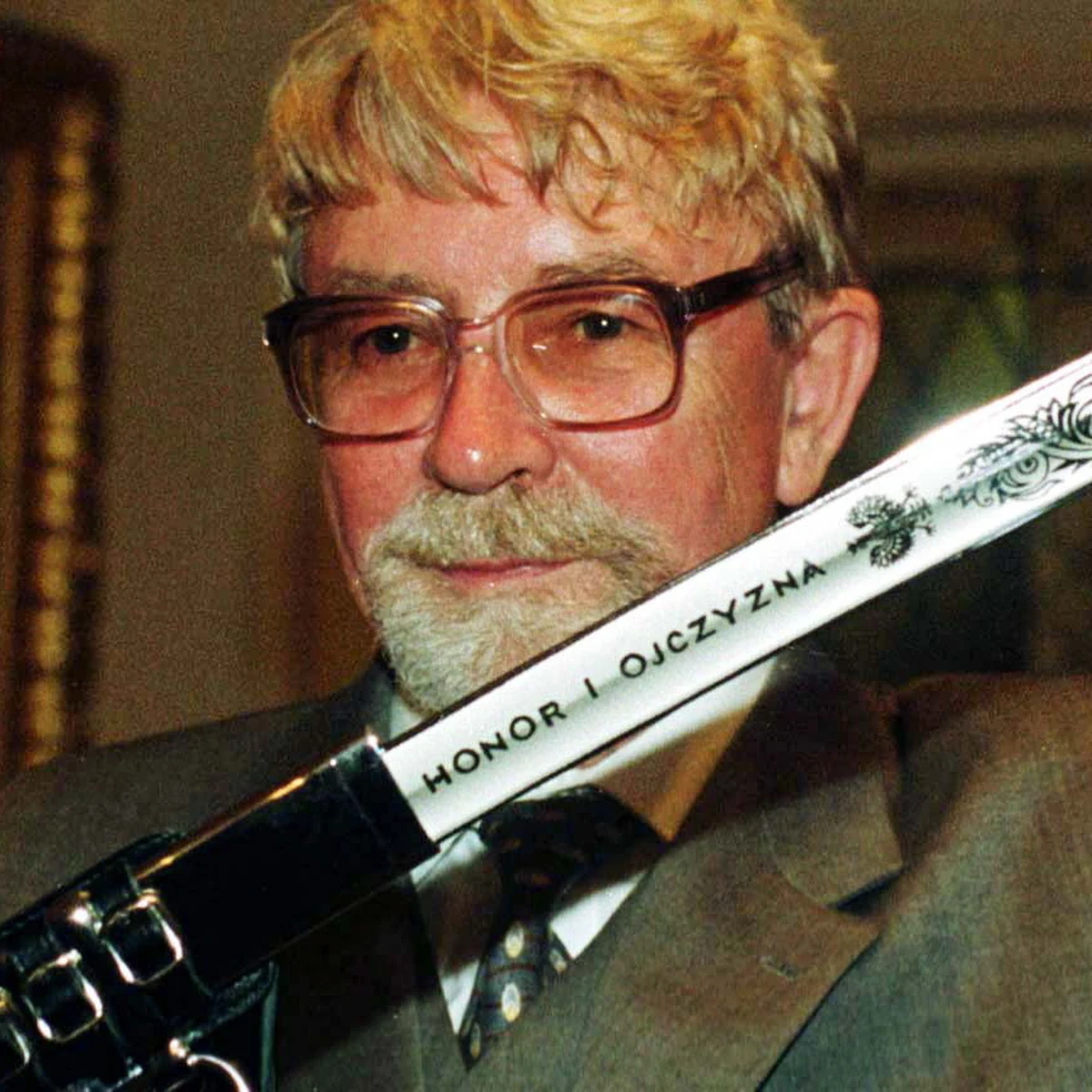 Solidarna Polska zaapelowała do prezydent Warszawy Hanny Gronkiewicz-Waltz o wyrażenie zgody na wybudowanie w stolicy pomnika płk. Ryszarda Kuklińskiego w miejscu zdemontowanego pomnika Braterstwa Broni, nazywanego pomnikiem "czterech śpiących". Europoseł SP Jacek Kurski stwierdził na briefingu przed warszawskim ratuszem, że zdemontowanie pomnika Braterstwa Broni na czas budowy stacji metra to "doskonała okazja, by zdekomunizować plac Wileński, a z drugiej strony upamiętnić pierwszego polskiego oficera w NATO, jakim był pułkownik Ryszard Kukliński".