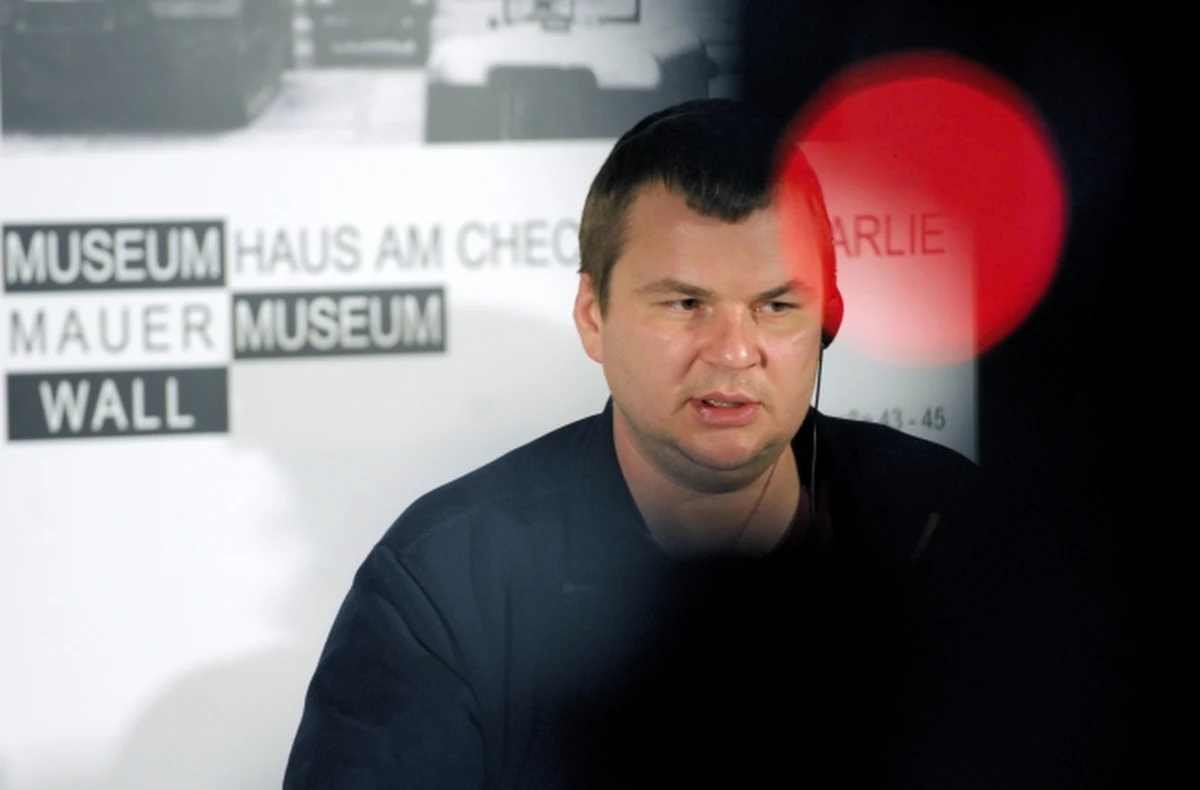 Dmytro Bułatow, lider ukraińskiego Automajdanu poinformował, że nie zamierza na razie składać wniosku o azyl polityczny w Niemczech, bo jego celem jest powrót na Ukrainę. "Będziemy kontynuować walkę i opór. Dla wolności warto zaryzykować nawet życie" - zapowiedział na konferencji prasowej zorganizowanej w Muzeum Muru Berlińskiego.  