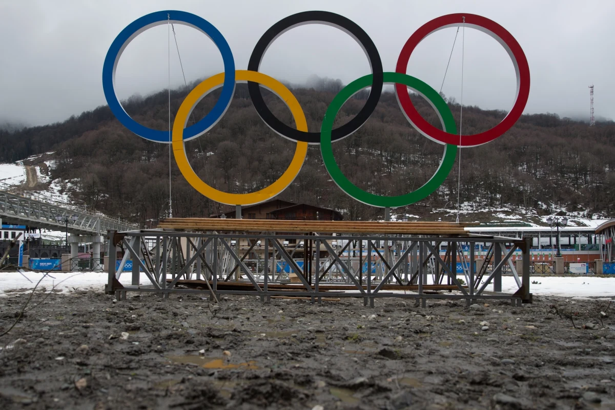 Złamany kręgosłup z przemieszczeniem – oto diagnoza lekarzy po upadku Rosjanki Marii Komissarowej na treningu skicrossu w Soczi. Zawodniczka przeszła już operację, która trwała sześć i pół godziny. 