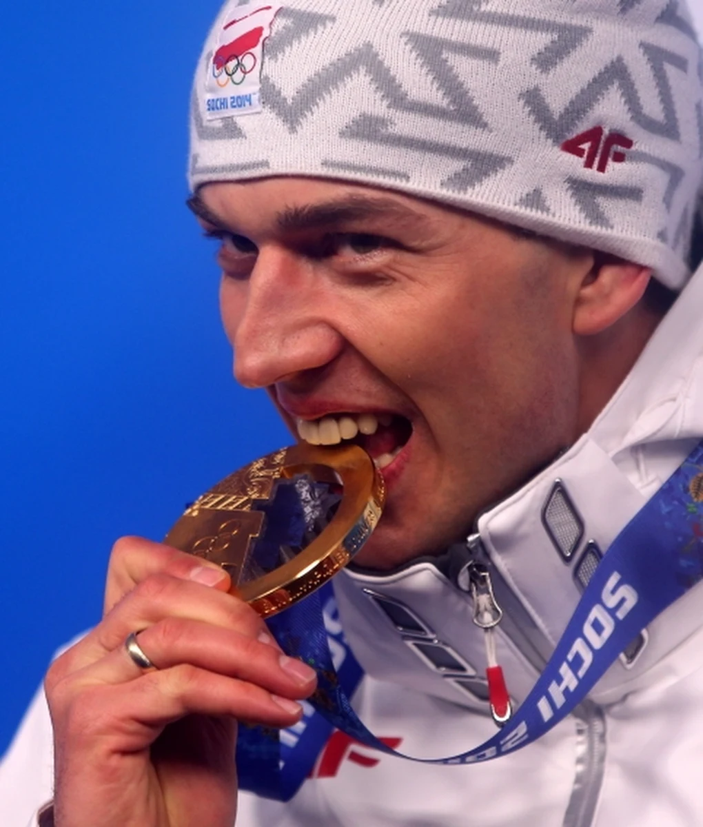 "Chciałbym móc trenować w Polsce, aby nie zostawiać swej rodziny – powiedział polski panczenista Zbigniew Bródka po odebraniu złotego medalu na igrzyskach w Soczi. Chciałbym zobaczyć, jak rosną moje córki. a razie oglądam je częściej przez skype'a niż na żywo" – dodał. 