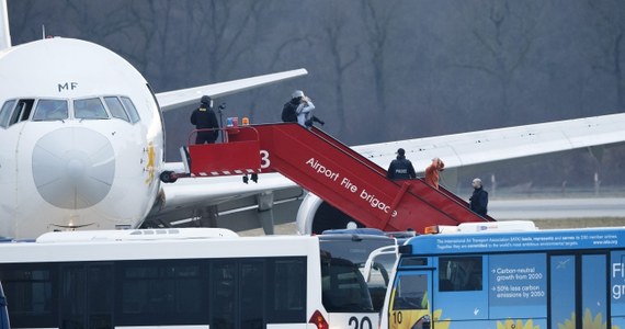 Porwanie samolotu Ethiopian Airlines lecącego z Addis Abeby do Rzymu. Tuż po 6 rano Boeing 767 przymusowo wylądował na lotnisku w szwajcarskiej Genewie. Porywacz został zatrzymany a pasażerowie bezpiecznie opuścili maszynę. Okazało się, że samolot uprowadził jeden z pilotów.