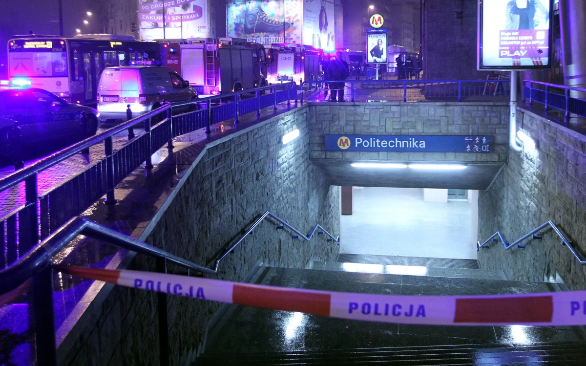 Awaria ślizgu odbieraka, urządzenia odpowiedzialnego za zasilanie wagonu, była przyczyną listopadowego pożaru w warszawskim metrze. Takie są ustalenia wewnętrznej komisji, która właśnie zakończyła prace. Pociągi Inspiro, których eksploatację wstrzymano po wypadku, mają wrócić na tory w marcu.