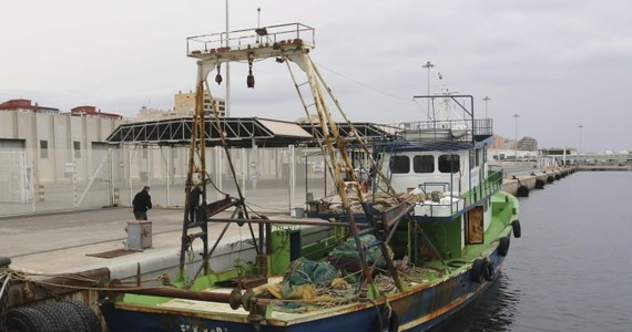 Hiszpańscy celnicy przechwycili u wybrzeży Andaluzji 12 ton haszyszu. Narkotyk był przewożony na statku rybackim pływającym pod turecką banderą. 
