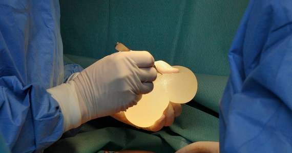 Wybuchła nowa afera z nieodpowiadającymi normom implantami piersi we Francji. Na francuskim rynku zakazano sprzedaży, wszczepiania i eksportu protez nadsekwańskiej marki Cereplas. Implanty te eksportowane były do 37 krajów świata.