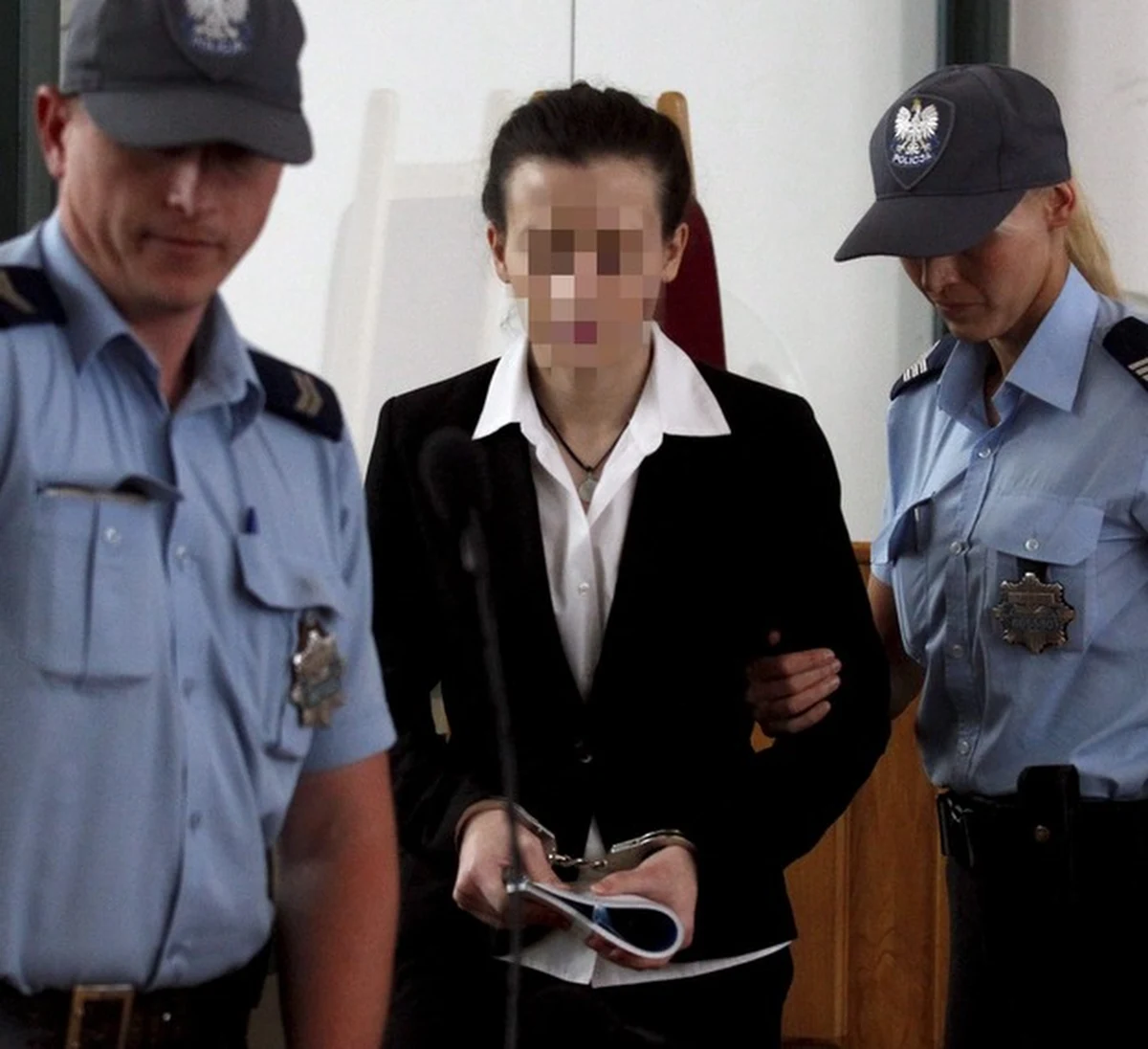 Na kary ośmiu miesięcy więzienia w zawieszeniu na dwa lata skazał Sąd Rejonowy w Białymstoku dwóch mężczyzn oskarżonych o to, że pomagali ukrywać się Katarzynie W. Kobieta jest obecnie nieprawomocnie skazana za zabójstwo córki na karę 25 lat więzienia.