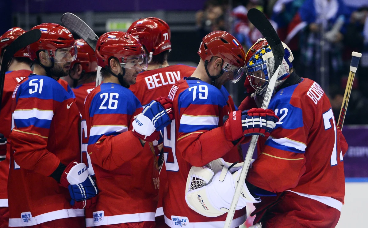 Hokeiści Rosji awansowali do ćwierćfinału olimpijskiego turnieju w Soczi. W meczu play off pokonali Norwegię 4:0 (0:0, 2:0, 2:0). W pierwszym spotkaniu tej fazy Słowenia w takim samym stosunku wygrała z Austrią.