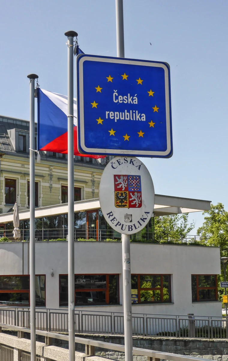 Polacy coraz częściej załatwiają sprawy w urzędzie miejskim w Czeskim Cieszynie, więc jego pracownicy uczą się polskiego. Zainteresowanie jest większe niż lekcjami angielskiego - donosi "Gazeta Wyborcza".