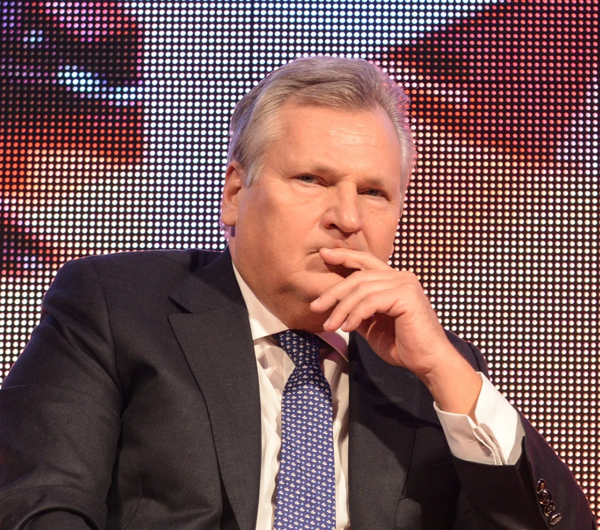 „Niewiele można zrobić, żeby powstrzymać dalszy rozlew krwi na Ukrainie. Działania dyplomatyczne to wołanie na puszczy, krew już się leje. Trzeba wydzwaniać, może tam jechać, ale to już poszło bez kontroli. Boję się, że przekroczono cienką czerwoną linię” - mówi w RMF FM były prezydent, unijny wysłannik na Ukrainę, Aleksander Kwaśniewski.  „UE ma argument sankcji personalnych wobec ukraińskich władz i oligarchów. Takie sankcje prawdopodobnie będą wprowadzone, ale to może nie zadziałać na władze otrzeźwiająco. Majdan to już w pewnym stopniu ukraiński Tiananmen. Akcja oczyszczania Majdanu będzie trwała” – uważa Kwaśniewski.