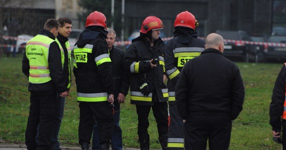 Koparka uszkodziła gazociąg w centrum Iłży koło Radomia w Mazowieckiem. Strażacy zatamowali już wyciek gazu. Do awarii doszło w trakcie robót ziemnych. Ewakuowano 60 osób z pobliskich domów, w tym uczniów miejscowej szkoły. Będą mogli wrócić do siebie dopiero za co najmniej dwie godziny.