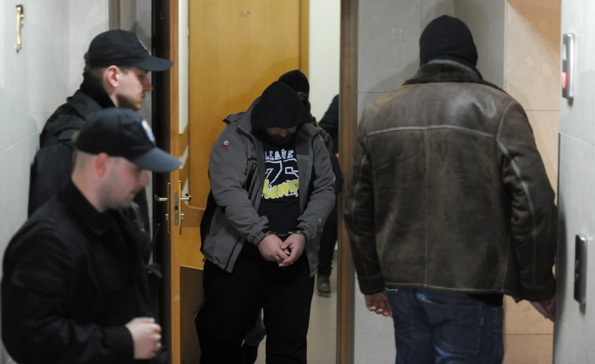 Warszawski sąd zdecydował o trzymiesięcznym areszcie dla Wojciecha G. Duchowny jest podejrzany o obcowanie płciowe z małoletnim oraz molestowanie. Posiedzenie sądu było niejawne. Ksiądz został do budynku doprowadzony przez policję.