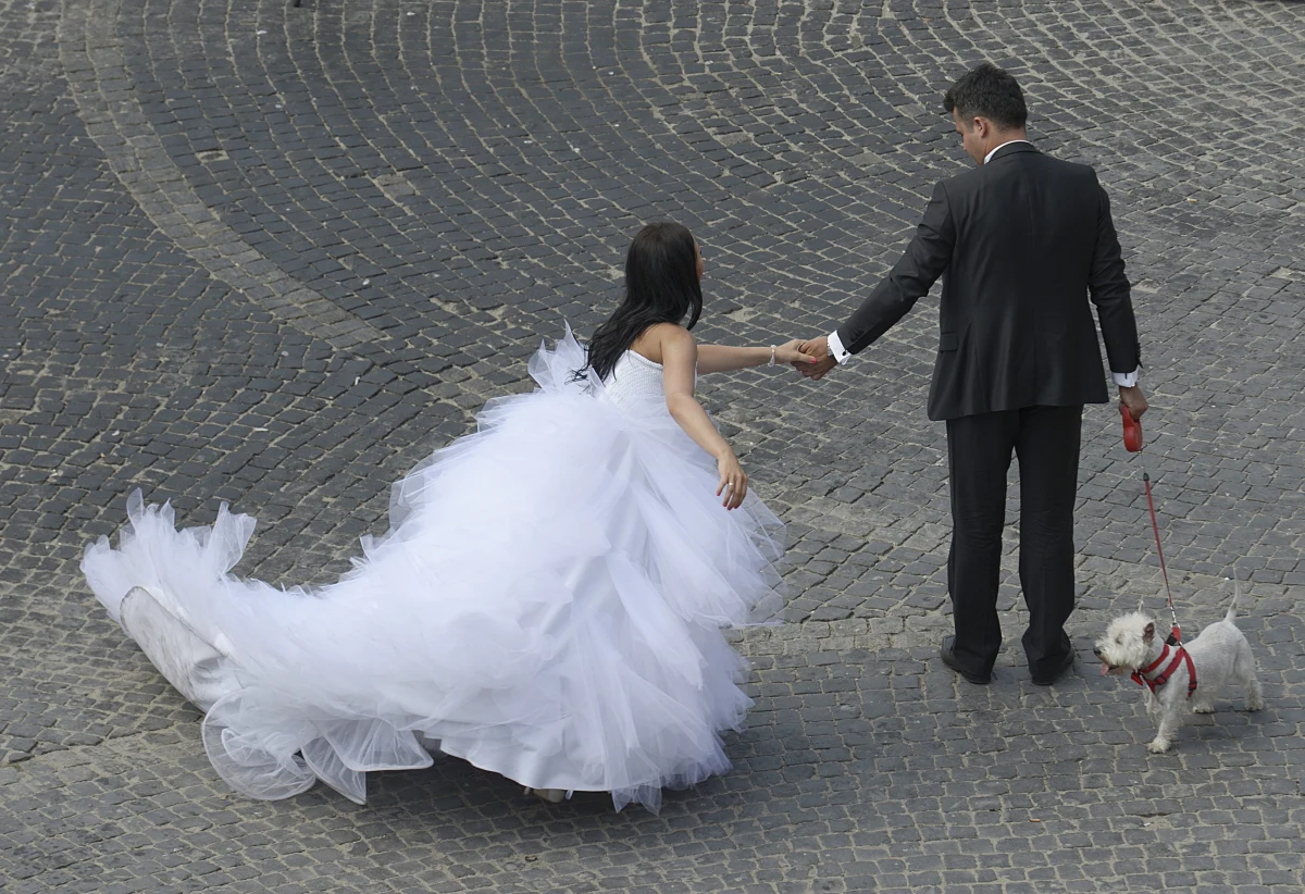 "Keep calm and don't kocia łapa" - to nazwa jaką nosi akcja Krajowego Ośrodka Duszpasterstwa Rodzin. Chodzi o obudzenie wrażliwości  na sens i wartość małżeństwa oraz uświadomienie konsekwencji życia w nieformalnych związkach, informuje "Nasz Dziennik".
