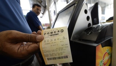 Padł zwycięski los na loterii. 425 mln dol. dla zwycięzcy