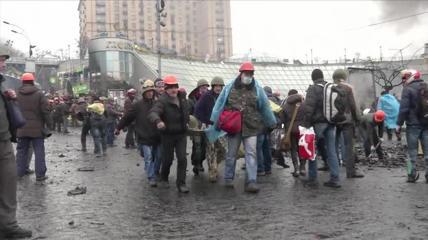 Nie ustają walki na ulicach Kijowa. W starciach demonstrantów z policją są kolejni zabici i ranni. Miasto zostało zniszczone. Na ulicach powstają nowe barykady, a ludzie pokazują reporterem łuski po kulach. Tymczasem władze Ukrainy o zaostrzenie sytuacji oskarżają protestujących.


Zamieszki na Ukrainie - INFORMACJE NA BIEŻĄCO.