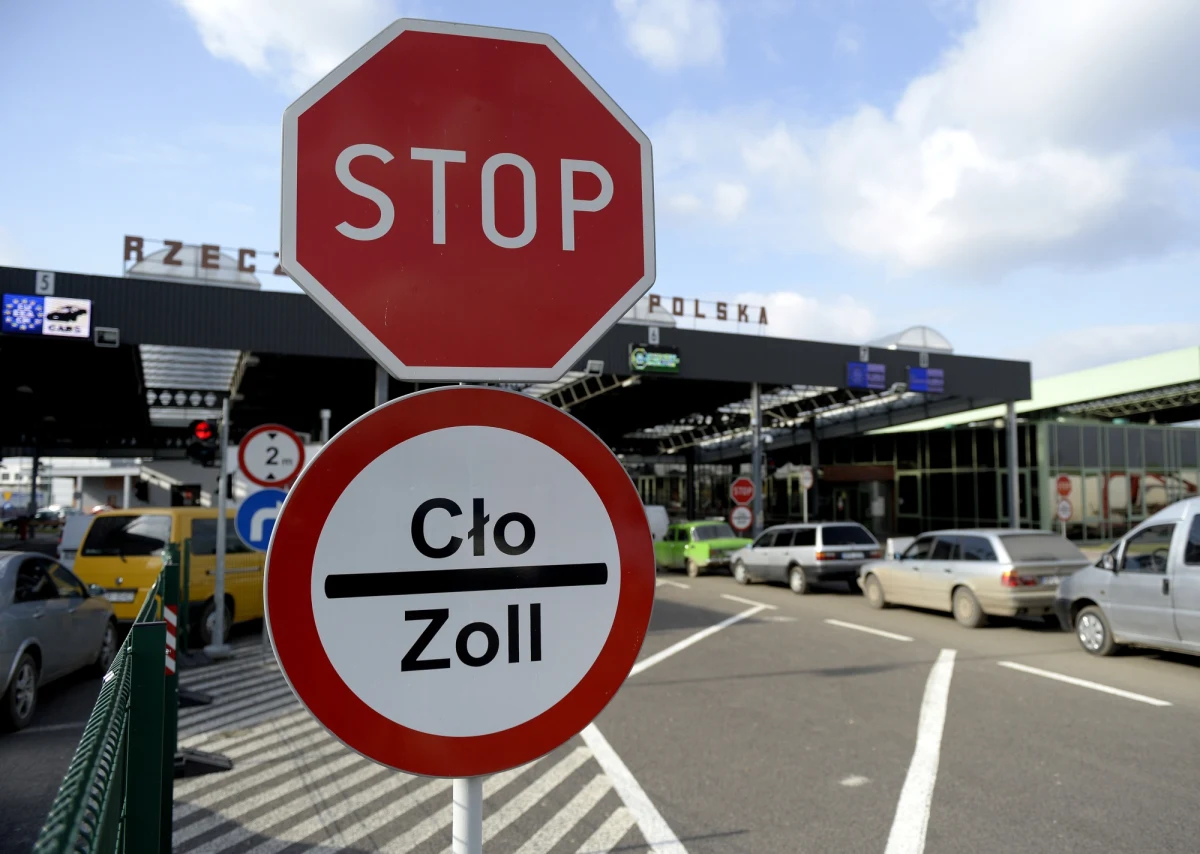 Wczesnym popołudniem blokujący po stronie ukraińskiej drogę dojazdową do przejścia granicznego w Korczowej (Podkarpackie) usunęli blokadę. Teraz przejazd odbywa się już bez utrudnień.