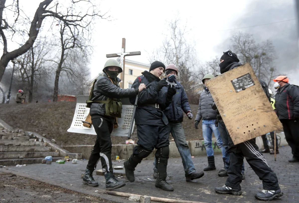 ​"Nie wolno strzelać do rodaków!" - tak oficer ukraińskich oddziałów wewnętrznych Aleksander Poliszczuk uzasadnia, dlaczego przeszedł na stronę protestujących. Po środowych gwałtownych starciach na Majdanie Niepodległości w Kijowie i śmierci kilkudziesięciu osób, pojawiły się doniesienia o tym, że wielu żołnierzy wojsk wewnętrznych dołączyło do sił opozycji.