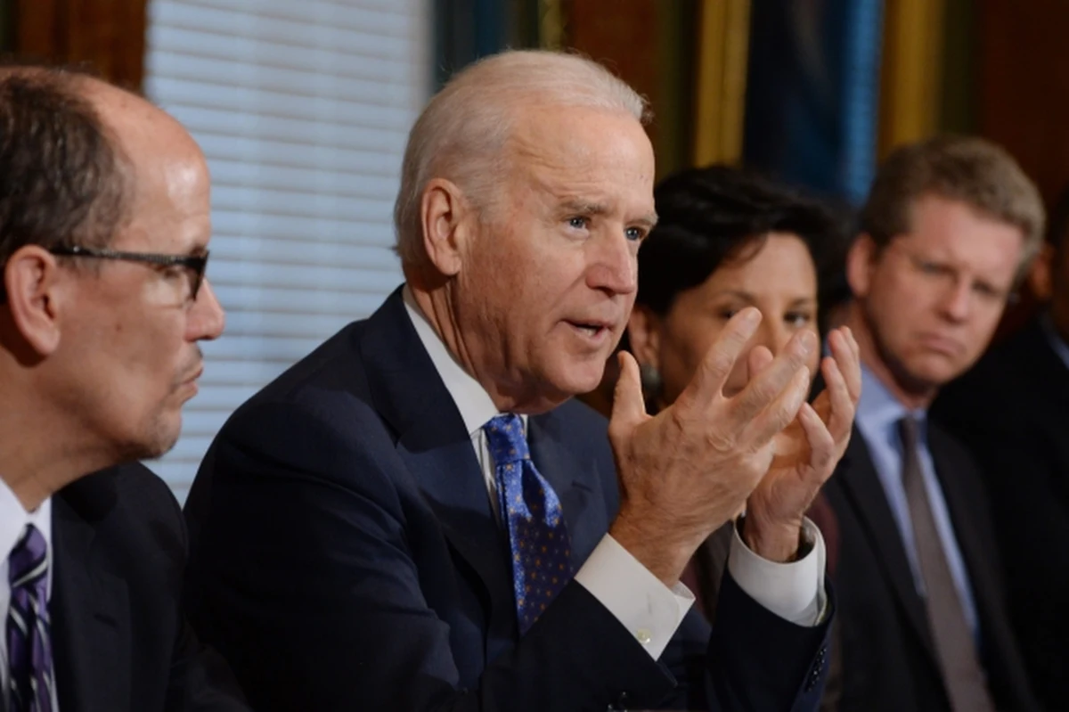 Wiceprezydent USA Joe Biden rozmawiał wczoraj telefonicznie z prezydentem Ukrainy Wiktorem Janukowyczem. Wezwał go do natychmiastowego wycofania wszystkich sił rządowych z ulic Kijowa. Zapewnił, że USA są gotowe do nałożenia dalszych sankcji. 